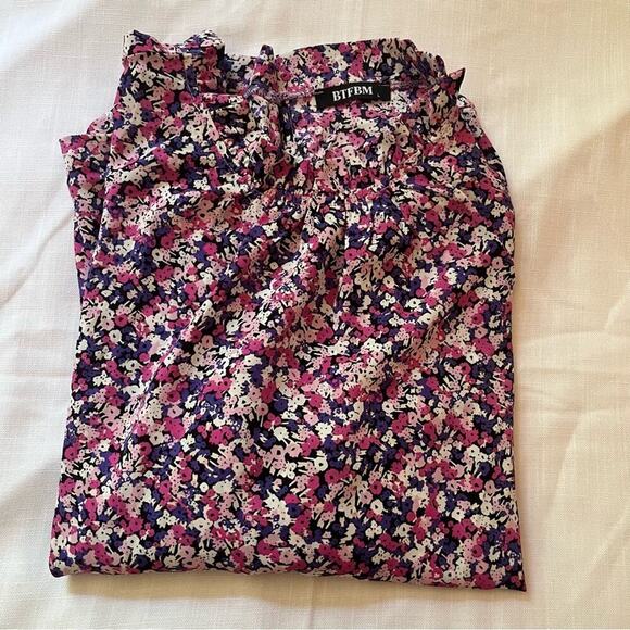 Floral Print Short Sleeve Blouse| Mock Neck with Ruffles - Picture 6 of 7